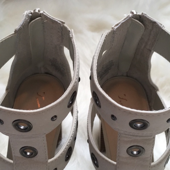 Simply Vera Vera Wang Gladiator Style Heel - Picture 8 of 13